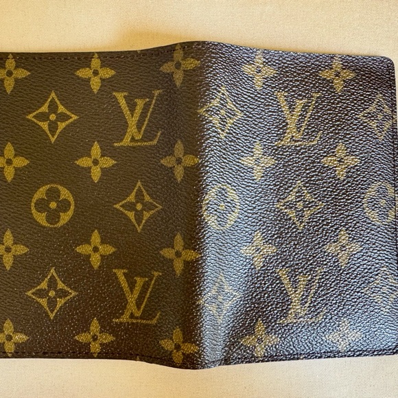 Louis Vuitton Monogram Passport Cover - Picture 3 of 14